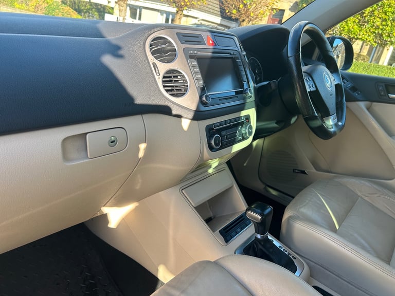 Volkswagen, TIGUAN, R Line Estate, 2010, Semi-Auto, 1968 (cc), 5 doors
