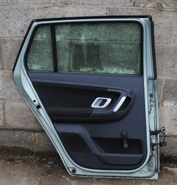 2011 SKODA FABIA MK2 REAR PASSENGER SIDE DOOR CODE 9559 GREEN