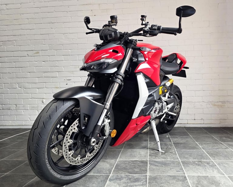 Ducati Streetfighter 955 V2