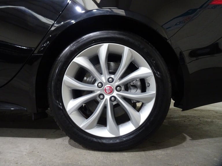 2015 Jaguar XF 2.0d [180] R-Sport 4dr Automatic **LOW MILEAGE*ONLY 15500 MILES FROM NEW** SALOON ...