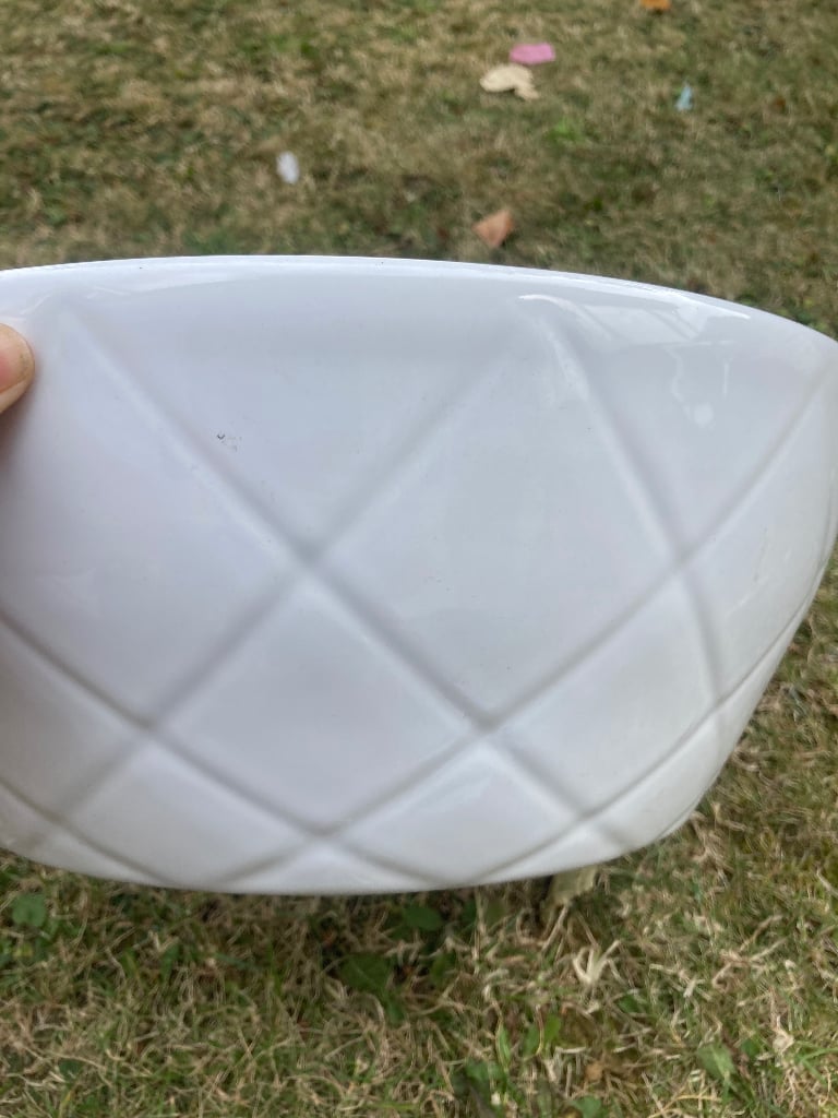 Textured countertop basin