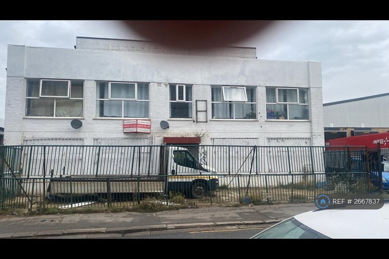 Studio flat in Wadsworth Road, Perivale, Greenford, UB6 (#2667837)