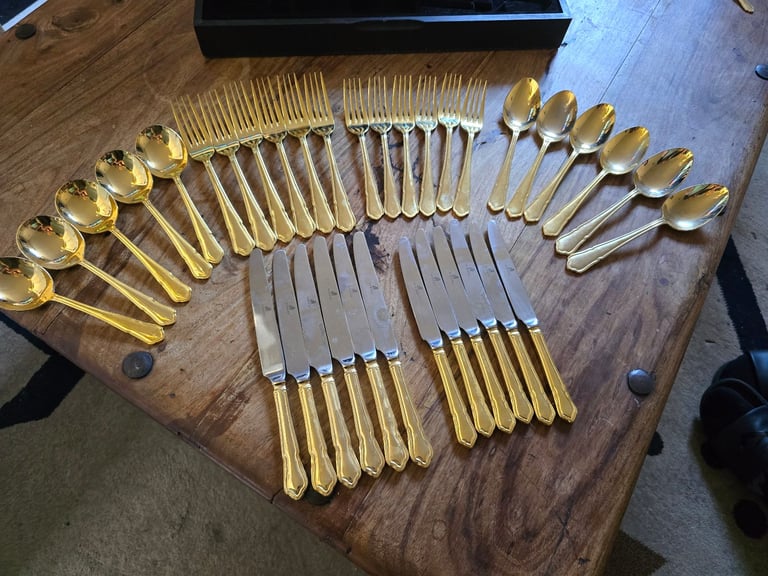 Gold plated top quality dinner cutlery set for 6 people - never been used