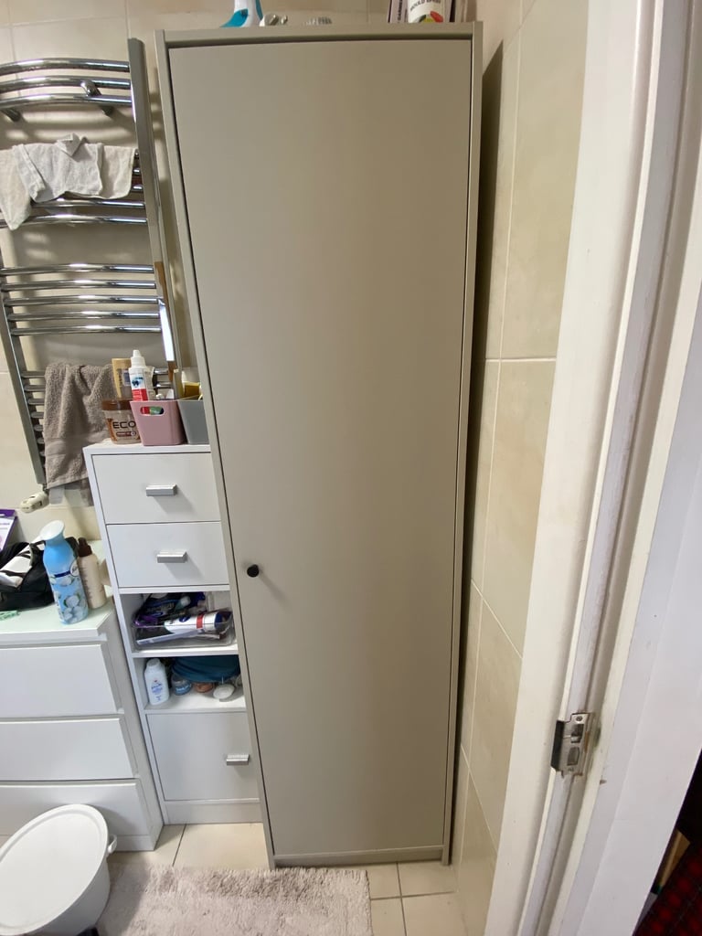 Single wardrobe