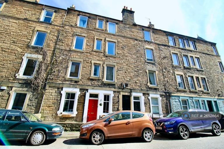 1 bedroom flat in Dalgety Street, Edinburgh, EH7 (1 bed) (#2652864)