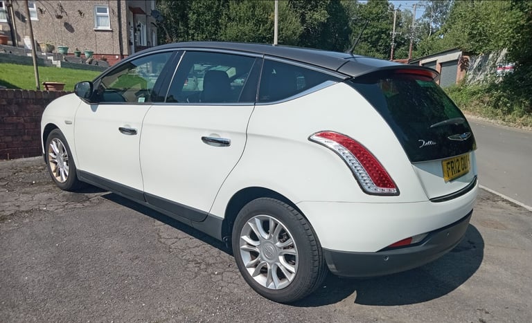 Chrysler, DELTA, Hatchback, 2012, Manual, 1368 (cc), 5 doors