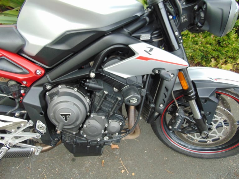 Triumph Street Triple R 765 2018 super low miles streetfighter Brembo ABS brakes