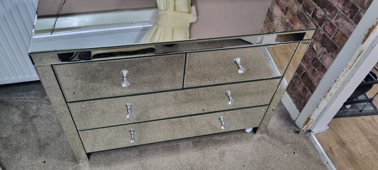 image for Mirrored bedroom furniture 