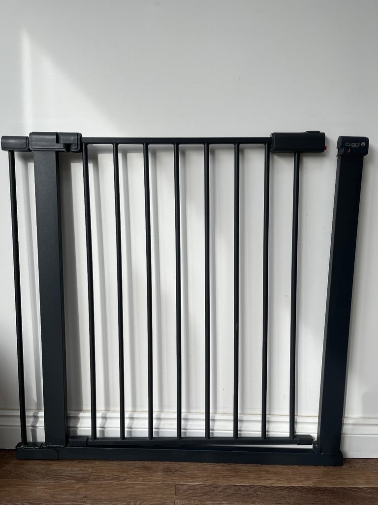 Cuggl pressure fit safety gate - grey