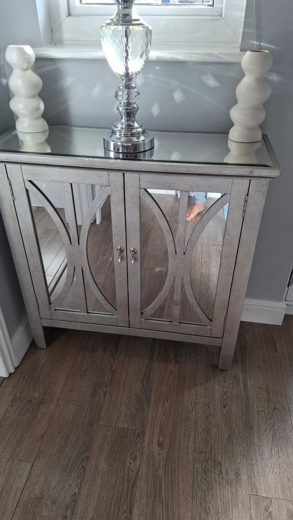 image for Mirrored side unit