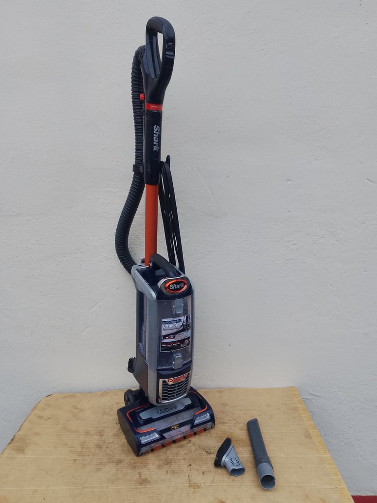 image for 🛑 FREE DELIVERY 'SHARK' LIFTAWAY TECHNOLOGY UPRIGHT VACUUM CLEANER 