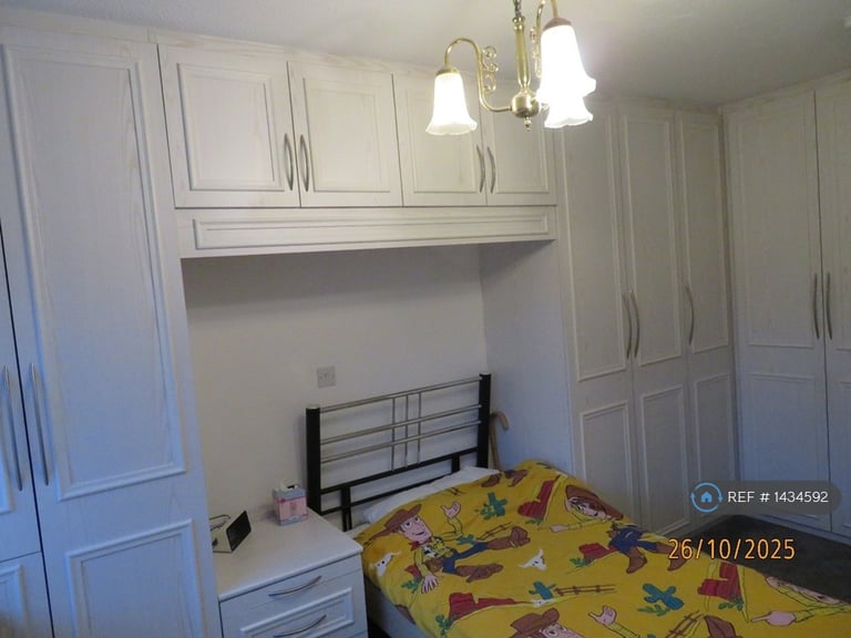 1 bedroom flat in Westminster Court, London, E11 (1 bed) (#1434592)
