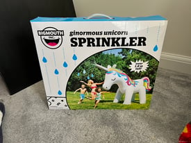 Inflatable unicorn (sprinkler)