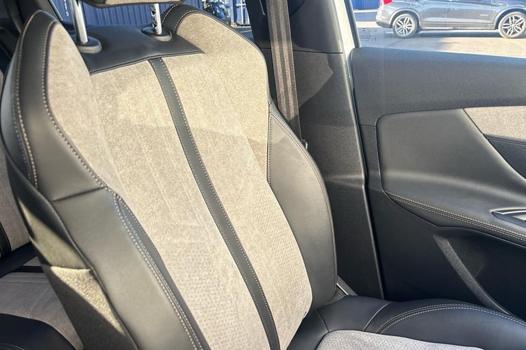  Peugeot 3008 SUV Hybrid 1.6 13.2kwh Gt Premium Suv 5dr Petrol Plug In Hybrid E