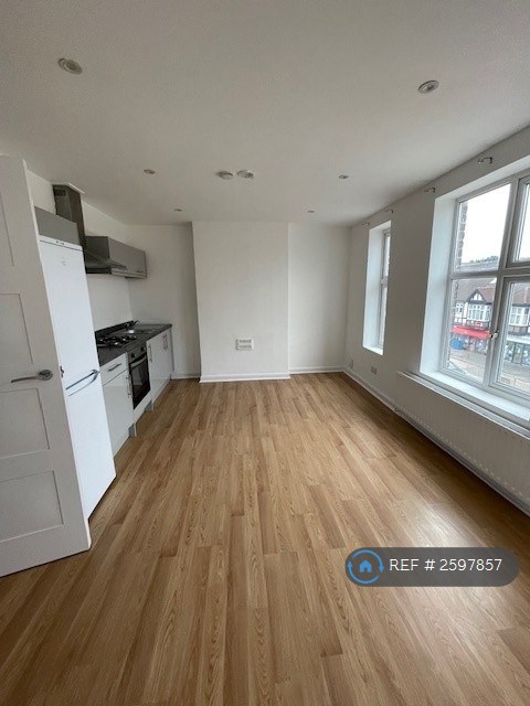 1 bedroom flat in Upper Elmers End Road, Beckenham, BR3 (1 bed) (#2597857)