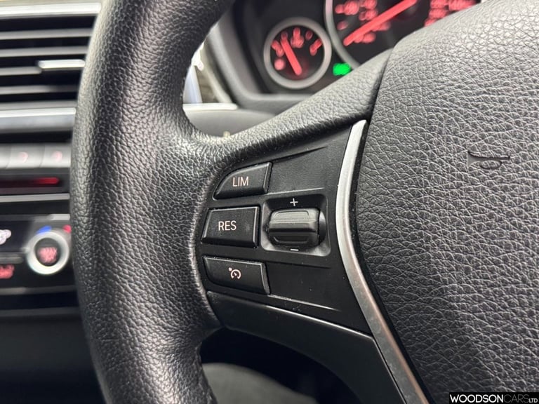 2016 BMW 3 Series 2.0 320i Luxury Saloon 4dr Petrol Auto xDrive Euro 6 (s/s) (184 ps) Saloon Petr...