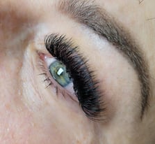 Eyelashes extensions 