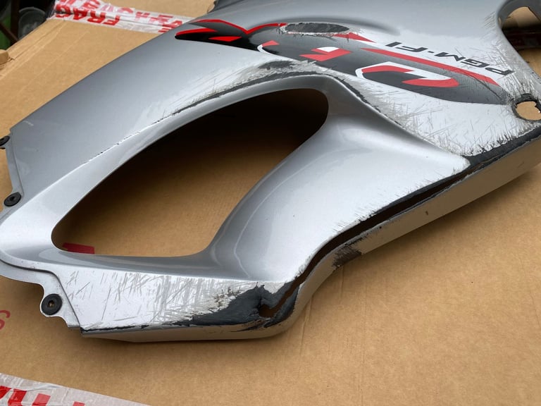 Damaged CBR 600 F4i fairing & 2 front fenders / mudguards for donor / repair