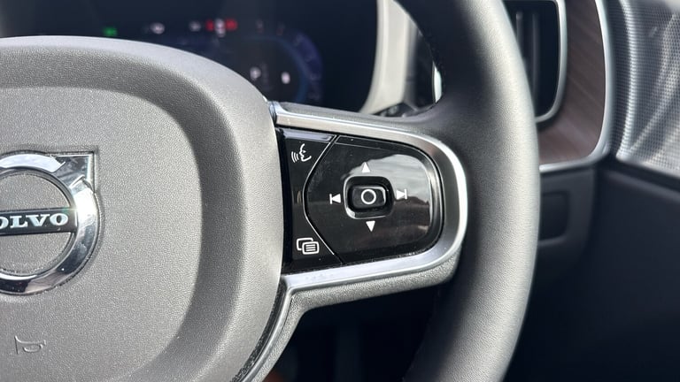 2022 Volvo XC60 2.0 B5P Ultimate Dark 5dr AWD Geartronic Petrol Estate Estate Petrol Automatic