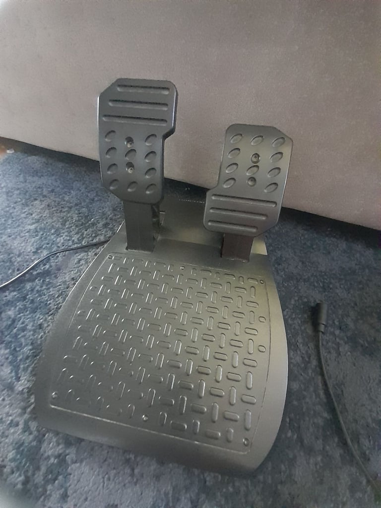 Gaming chair + ferarri 458 steering wheel