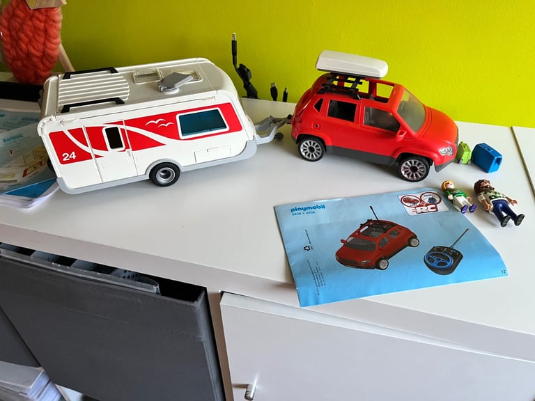 Playmobil SUV & Caravan