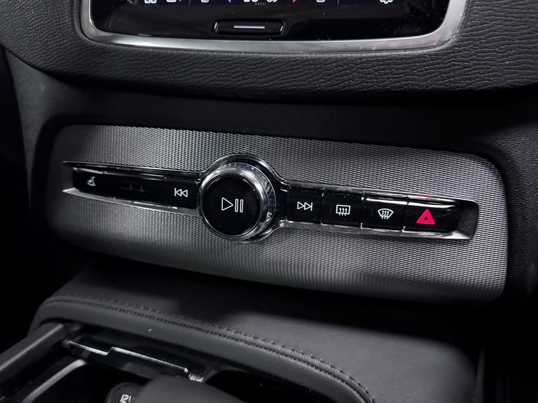 2023 Volvo XC90 Core Bright T8 (455 hp) ESTATE Petrol/Electric Hybrid Automatic
