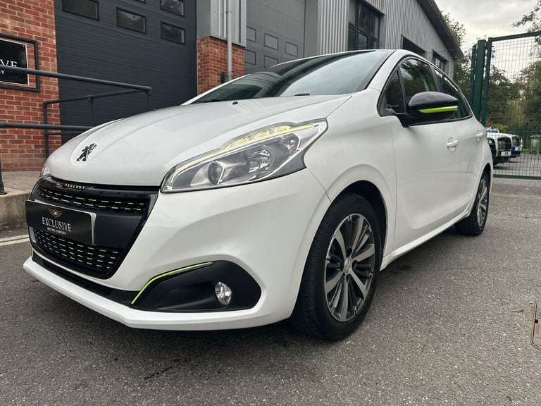 2016 Peugeot 208 1.2 PureTech Active Design Lime Euro 6 5dr HATCHBACK Petrol Manual