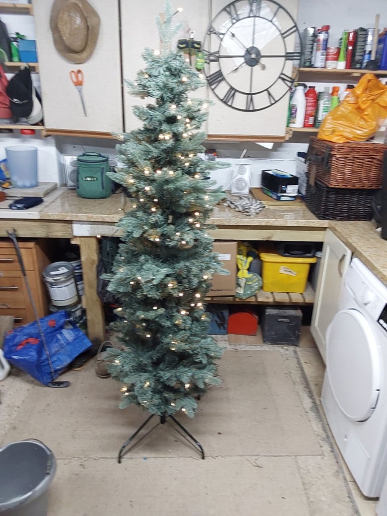  Christmas tree with lights