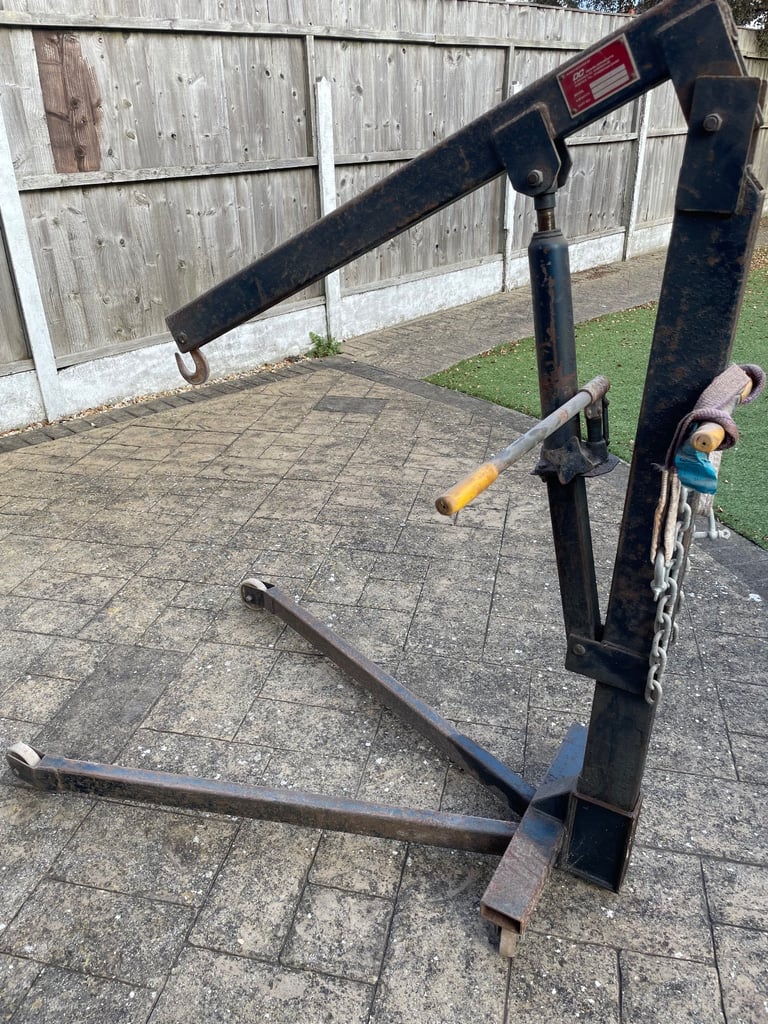Engine hoist/crane