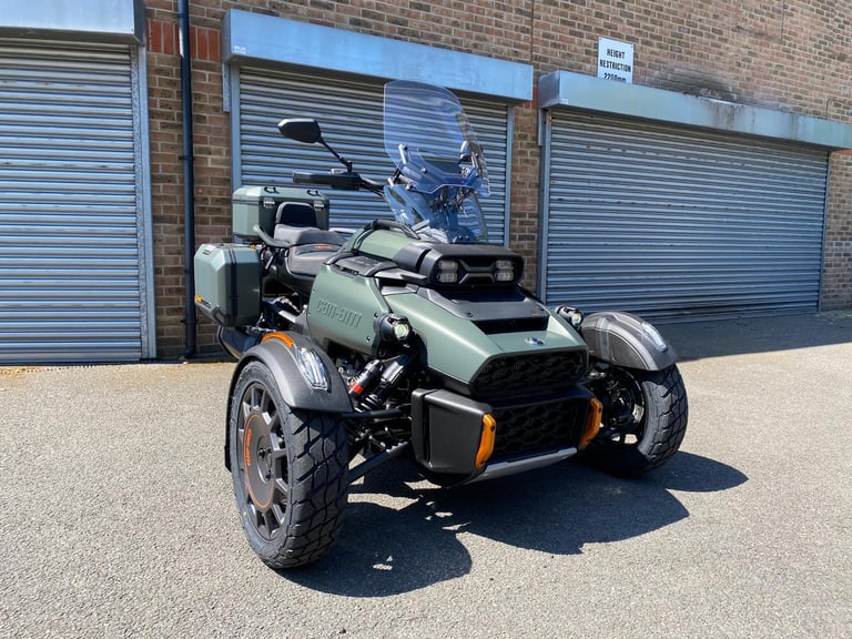 Can-Am Spyder Canyon Redrock — Moss Green Satin