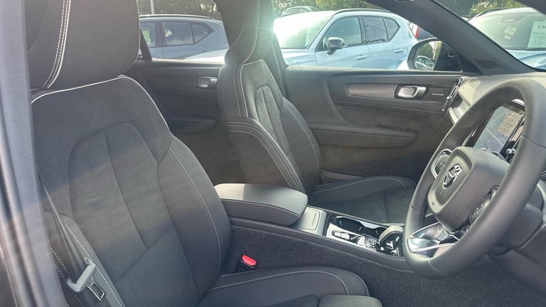 2025 Volvo XC40 Black Edition Ultra, B4 Mild hybrid, Petrol ESTATE Petrol/Electric Hybrid Automatic