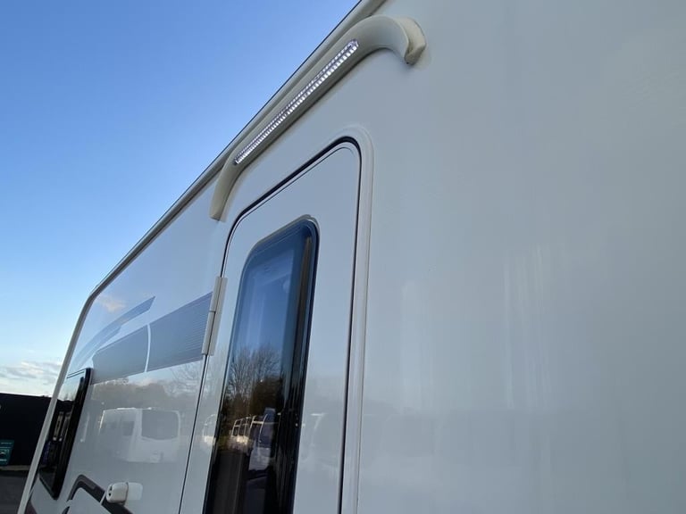 2015 COACHMAN VISION 450/2 DESIGN EDITION LUXURY CARAVAN