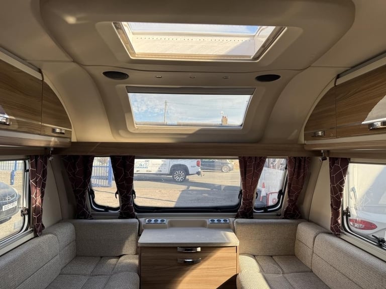 2020 SWIFT Challenger x835 4 Berth fixed island bed