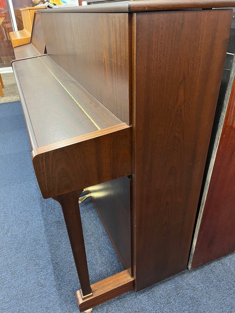Upright Piano Yamaha  P110N 88 Key (FREE LOCAL DELIVERY TN157 KENT) fully Regulated and Tuned
