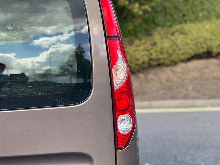 2011 Renault Kangoo 1.6 16V Expression Auto Euro 5 5dr MPV Petrol Automatic