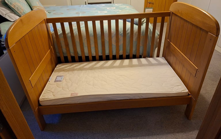 Cot Bed Arabella Deluxe by Lemberk - solid oak 
