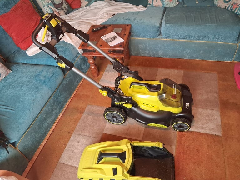 Ryobi 18V ONE+™ HP Cordless Brushless 40cm Lawnmower