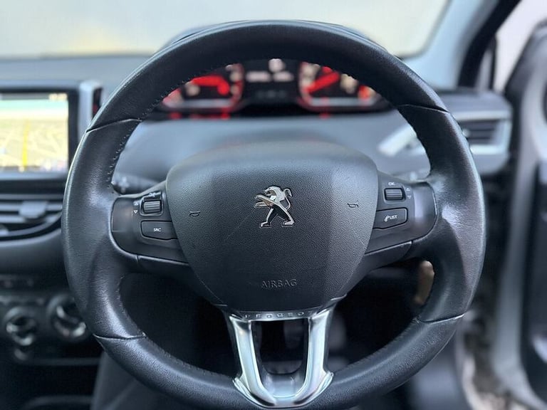 2015 Peugeot 208 1.2 VTi Style 3dr HATCHBACK PETROL Manual
