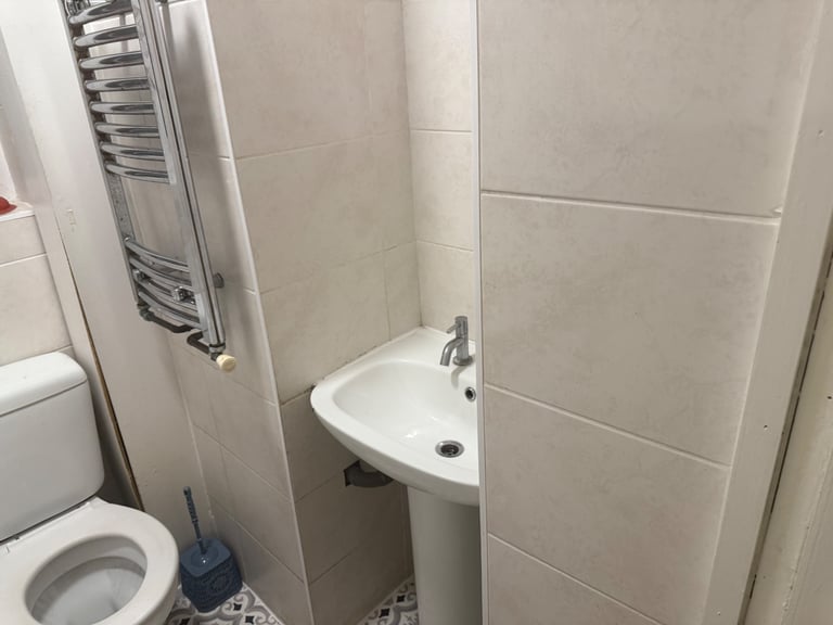 2 Bedroom first Floor Maisonette (Flat) is available to rent in Hayes UB4 