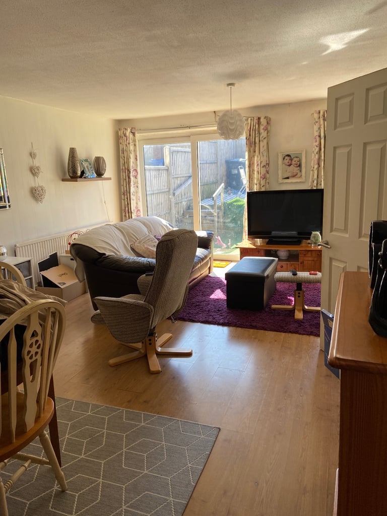 3 bed house. Delph lane 