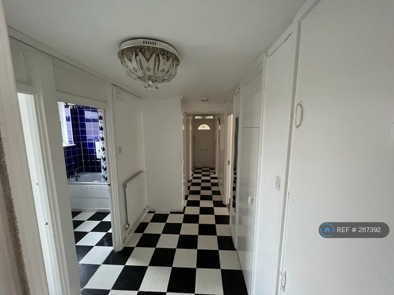 3 bedroom flat in Glebelands Road, Feltham, TW14 (3 bed) (#2117392)