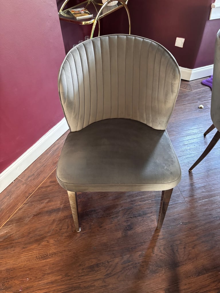Dining room table and chairs 