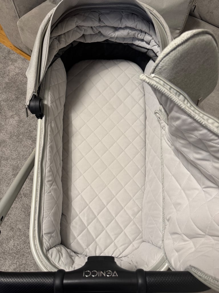 Grey Venicci Upline Pram