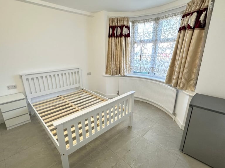 SELECTION OF BRAND NEW ENSUITE BEDSITS CARLYON AVENUE SOUTH HARROW HA2