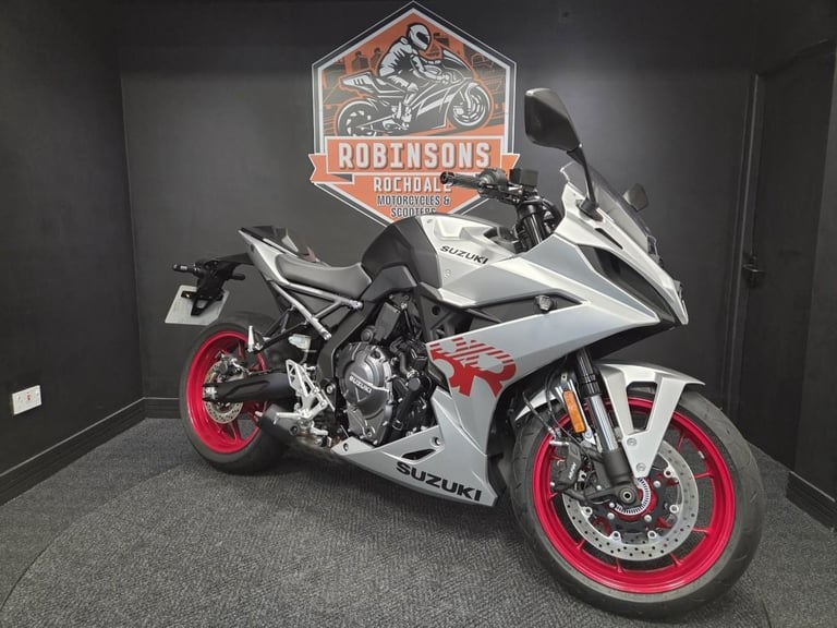 2025 25 Plate Suzuki GSX-8R 107 Miles EX-DEMO with extras
