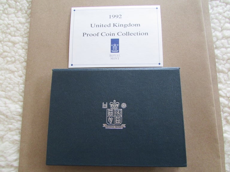 1992 UNITED KINGDOM PROOF COIN SET.