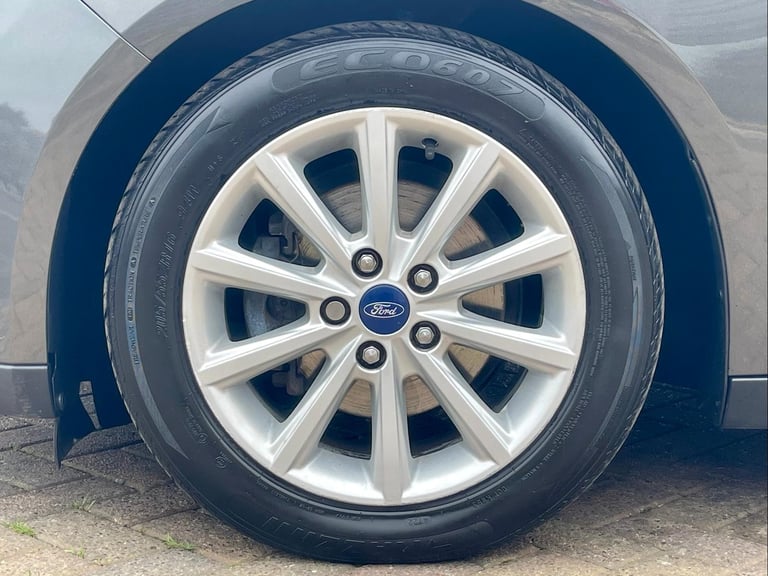 Ford Focus 1.6 Ti-VCT 125 TITANIUM POWERSHIFT AUTO