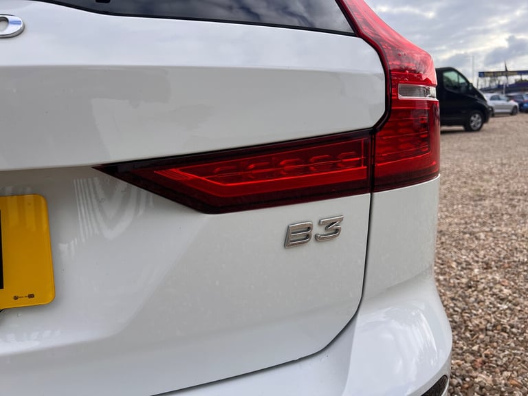2020 Volvo V60 2.0 B3 MHEV Momentum Estate 5dr Petrol Hybrid Auto Euro 6 (s/s)