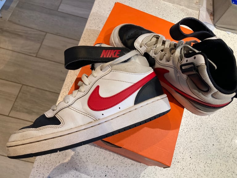BOYS NIKE COURT MID 2 SIZE UK4 / EU 36.5