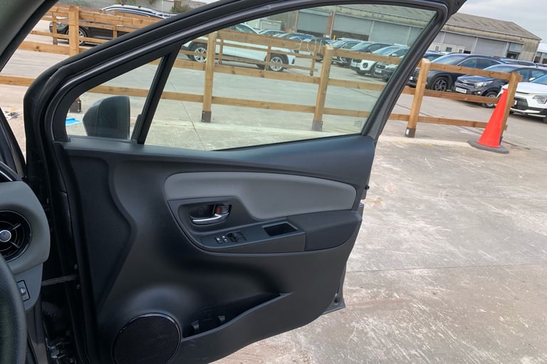 2018 Toyota Yaris 1.5 Hybrid Icon Tech 5dr CVT Hatchback PETROL/ELECTRIC Automatic